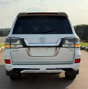 Pristine Clean 2022 ToyotaAA Landcruiser G X.R V8 - Product Image 6