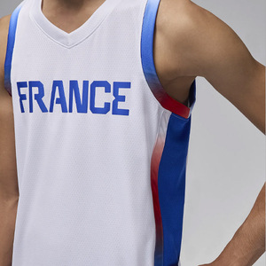 ชุดบาสเก็ตบอลพิมพ์ซับลิเมชันตามสั่งและชุดทีมกางเกงขาสั้นผู้ผลิตชุดกีฬา OEM ODM - Product Image 4