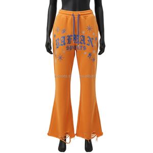 กางเกงขาบานผู้หญิง ผ้าฟลีซ 300GSM สีส้ม ยืดได้ พิมพ์โลโก้ตามสั่ง ลายพัฟฟ์ สไตล์ดิสเทรสสุดเทรนดี้ กางเกงขาบานผู้หญิง - Product Image 1