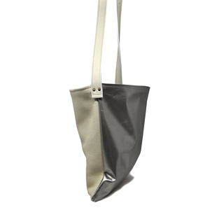 Sac fourre-tout bicolore avec bandoulière réglable, doublure en cuir véritable, sans fermeture éclair - Mode féminine, DERNIÈRE PIÈCE - Product Image 3
