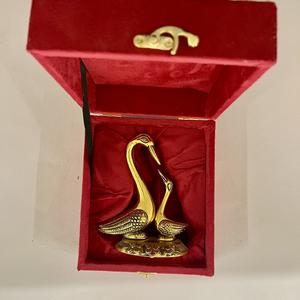 Pareja de cisnes en oro y plata, diseño moderno de metal para sala de estar, regalo exclusivo en caja, pájaros enamorados - Product Image 4