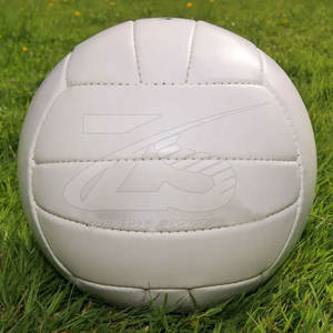 Football gaélique durable de taille officielle personnalisable avec des couleurs et un logo personnalisés pour les sports de plage par le fabricant - Product Image 2