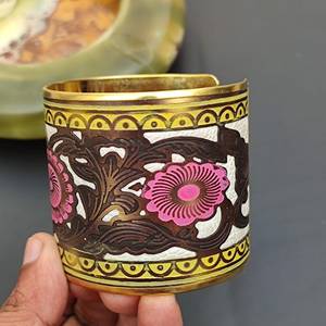 Brazalete ancho de diseñador floral de latón puro 100% hecho a mano, brazalete ajustable, Regalo para mamá - Product Image 1