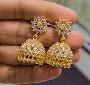 Boucles d'oreilles élégantes en zircon cubique Jhumki avec finition mate Bijoux ethniques traditionnels pour femmes, parfaits pour les festivals, les tenues de fête - Product Image 2