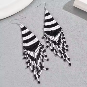 ต่างหูลูกปัดสไตล์เกาหลีแบบเรียบง่ายต่างหูมีพู่ดีไซน์แบบเฉพาะกลุ่มทำจากลูกปัดรูปทรงผีเสื้อมีพื้นผิวหลากหลายรูปทรง - Product Image 3