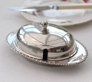 Grand beurrier en acier inoxydable avec finition lisse conçu pour un nettoyage facile de la cuisine, du stockage et de la présentation. - Product Image 3