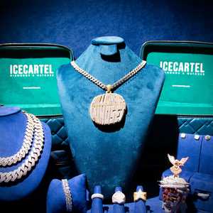 Colgante de Oro Amarillo de 14K con Moissanita de Corte Brillante, Diseño Personalizado Millionaire Mindset, para Uso Diario Masculino, Elegante y Lujoso - Product Image 1