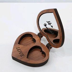 Mini boîte à bagues en bois de haute qualité avec une belle conception de fleurs gravées pour stocker des mini bagues de bijoux et autres objets de valeur - Product Image 2