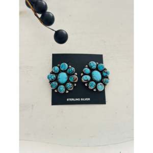 Pendientes de botón Delbert Begay con forma de flor, turquesa egipcia y plata de ley - Product Image 1