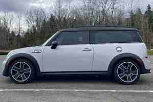 Clubman S 2024 SUV Usado, Interior Oscuro, Asientos de Cuero, Caja de Cambios Automática, Cámara Trasera 360, Volante a la Derecha, Pantalla Táctil Panorámica - Product Image 4