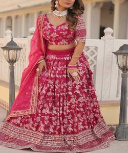 महिलाओं के लिए स्टाइलिश पार्टी फराः विंटेज वोग लेहेंगा चोली बंदगला - Product Image 5