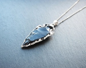 Pendentif pointe de flèche en agate noire plaqué argent Bijoux uniques en pierres précieuses d'Inde Collier pointe de flèche en agate noire plaquée argent - Product Image 4