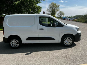 PEUGEOT PARTNER 1.5 PROFESSIONAL PREMIUM 2021 USADO, Volante a la Izquierda/Derecha - Product Image 2