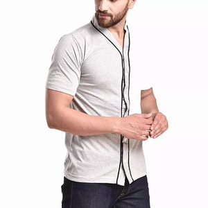 Camisa de béisbol en blanco para hombre en diseño liso con mangas cortas hecha de tela de algodón de poliéster transpirable para uso de impresión - Product Image 3