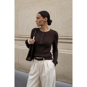 Blouse texturée à double col avec détail boutonné - Beige - Beige - Product Image 3