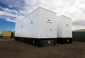 White Enclosed Industrial Diesel Generator Set 2500kW 277/480V <b>Three</b> Phase 4000A Circuit Breaker Container Type - Product Image 2