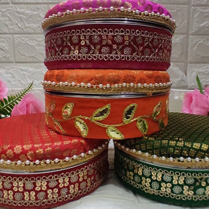 Caja decorativa de acero inoxidable para dulces y galletas, contenedor Laddu para boda, Shagun Haldi Mehndi Ganesha Chaturthi, regalo de devolución - Product Image 1