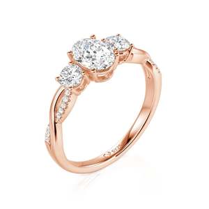 แหวนเพชรเงินสเตอร์ลิงทรงวงรีประดับเพชรสามเม็ดแบบเจลิยา ทวิสต์ - Product Image 2