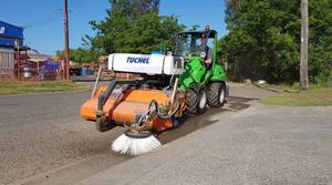 Balayeuse routière Tuchel Plus 590 pour chargeuses sur pneus et chargeuses compactes - Product Image 3