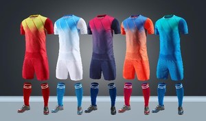 เสื้อเจอร์ซีย์ฟุตบอลชุดฟุตบอลแบบสั่งทำสีแดงและสีดำ - Product Image 5