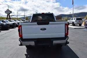 Ford F-250 Super Duty XLT 2024, Motor V8 de Gasolina PFI OHV de 7.3L - Product Image 2