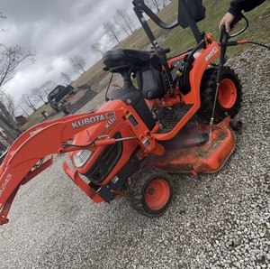 Original para tractor Kubota BX23S con cortadora de césped y pala frontal. - Product Image 3
