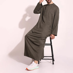 Haute qualité confortable et respirant hommes Jubbah robe musulmane meilleure vente nouveau Design Thobe en différentes couleurs tailles XXL adultes - Product Image 5