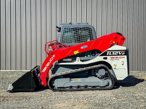 Excelente Minicargadora Takeuchi TL12V2 con Motor de Alto Rendimiento, Orugas de Goma y Cabina Cerrada para Construcción - Product Image 6