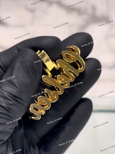 Colgante con Nombre Personalizado, Elaborado en Plata 925 con Detalles de Diamantes Moissanite, Diseño Personalizado de Lujo Estilo Hip Hop - Product Image 3