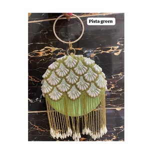 Pochette perlée faite à la main de créateur de luxe pour femmes | Durable, imperméable, parfaite pour les occasions formelles et les commandes en gros - Product Image 1