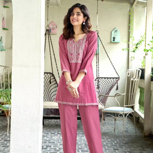 Collection d'été Catalogue complet des ensembles Viscose Vatican Silk Co-Ord pour vêtements décontractés et fêtes disponibles au tarif de gros - Product Image 1