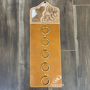 Organizador de Pared de Cuero Vacuno con Diseño Floral, Estilo Occidental, Hecho a Mano, con 5 Anillos Metálicos, Decoración Rústica para el Hogar - Product Image 1