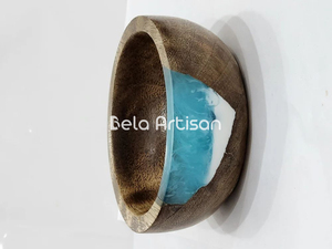 Bol en bois et résine bleue fabriqué à la main Pièce décorative polie unique pour la maison et la cuisine pour une utilisation en fête - Product Image 3