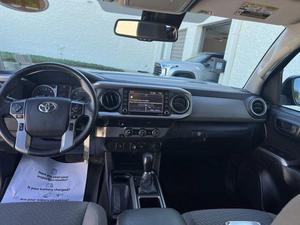 Sièges Tacoma SR5 Cabine Double Minuit Noir Gris Légèrement Usés - Product Image 2