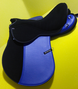 Silla de Montar de Resistencia Sintética Hecha a Mano de Calidad 2025, Accesorios de Acero Inoxidable Duraderos Resistentes a la Oxidación, Armazón de Plástico Irrompible, Varios Tamaños - Product Image 1