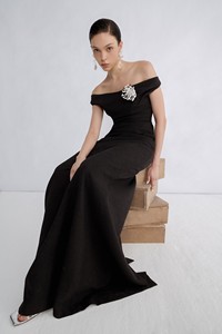 Robes élégantes pour femmes En stock Esber Robe longue à épaules dénudées Fermeture éclair latérale Vêtements d'été pour femmes Tissu jacquard sable - Product Image 5