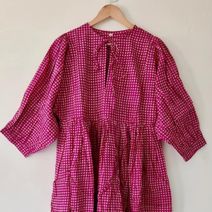 Robe midi d'été décontractée avec silhouette ample imprimé de pois floraux col profond et fermeture à cordon tour de taille naturel - Product Image 1