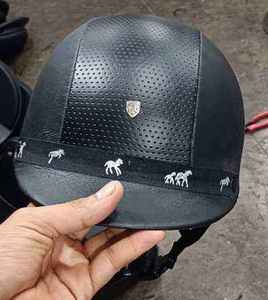 Mũ bảo hiểm cưỡi ngựa nhẹ với thiết kế thông gió hoàn hảo cho việc đào tạo và thi đấu ổn định - Product Image 1