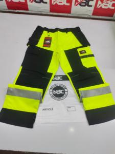 Pantalones de trabajo de seguridad reflectantes de alta visibilidad personalizables Ropa de trabajo de algodón a prueba de agua con logotipo personalizado multibolsillos - Product Image 2