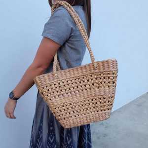 Auténtico diseño tradicional bolsa de jacinto de agua duradero producto de paja de moda hecho en Vietnam - Product Image 3