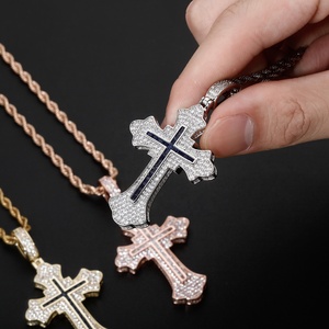 Luxus Kreuz Anhänger Halskette mit funkelnden Zirkonia vergoldeten religiösen Schmuck für Männer und Frauen Kruzifix Charm - Product Image 1