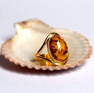 Bague en ambre de la Baltique plaqué or 18 carats faite à la main, beau cadeau de mariage pour les femmes, améthyste en diamant taille ovale personnalisable - Product Image 3