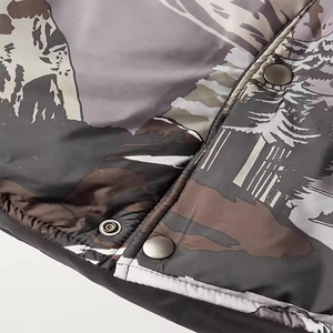 Veste matelassée personnalisée avec logo OEM, vente en gros, rembourrage en duvet, style streetwear, imprimé bandana paisley sur toute la surface, veste matelassée personnalisée pour homme - Product Image 3
