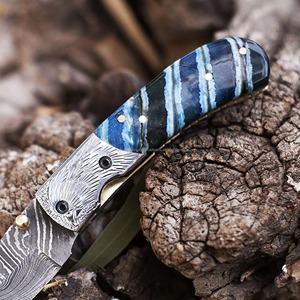 Couteau de poche pliant en acier damas fait à la main avec belle poignée en résine outils OEM personnalisables pour les besoins de survie en camping des hommes - Product Image 5