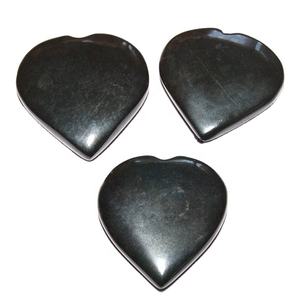 Vente en gros de cœurs en aventurine noire, décorations de pierres précieuses en cristal de guérison, coeurs en agate noire gravés Feng Shui polis - Product Image 1