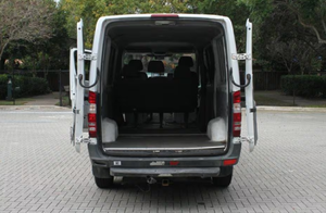 8BTPE7CDXGE121812 2016 Fourgon utilitaire pleine grandeur RWD 3.0L V6 Faible kilométrage - Product Image 3