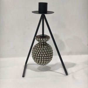 Bougeoir contemporain en métal noir avec hélice et forme de globe pour des espaces de vie élégants - Product Image 3