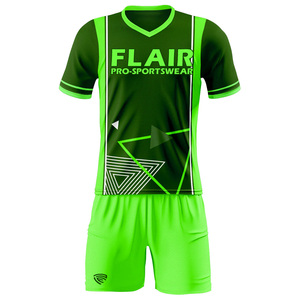 Kits de football rétro conçus sur mesure Uniformes de maillot de football pour enfants de haute qualité pour hommes - Product Image 3