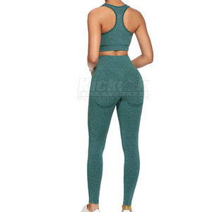 Conjunto de Yoga Moderno para Mujer con Logotipo Frontal y Patrón Sólido, Tela Ligera y Transpirable para un Ajuste Cómodo en Sesiones de Yoga y Estiramiento - Product Image 4