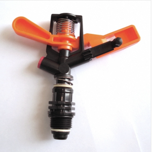 Aspersor de plástico KCS con transmisión de engranajes de 360° para riego de jardín - Product Image 1